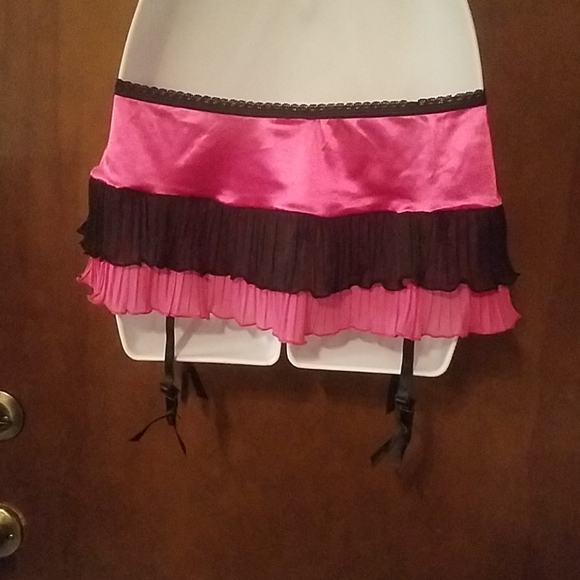 HOT PINK AND BLACK TWO PIECE LINGERIE - Picture 5 of 5